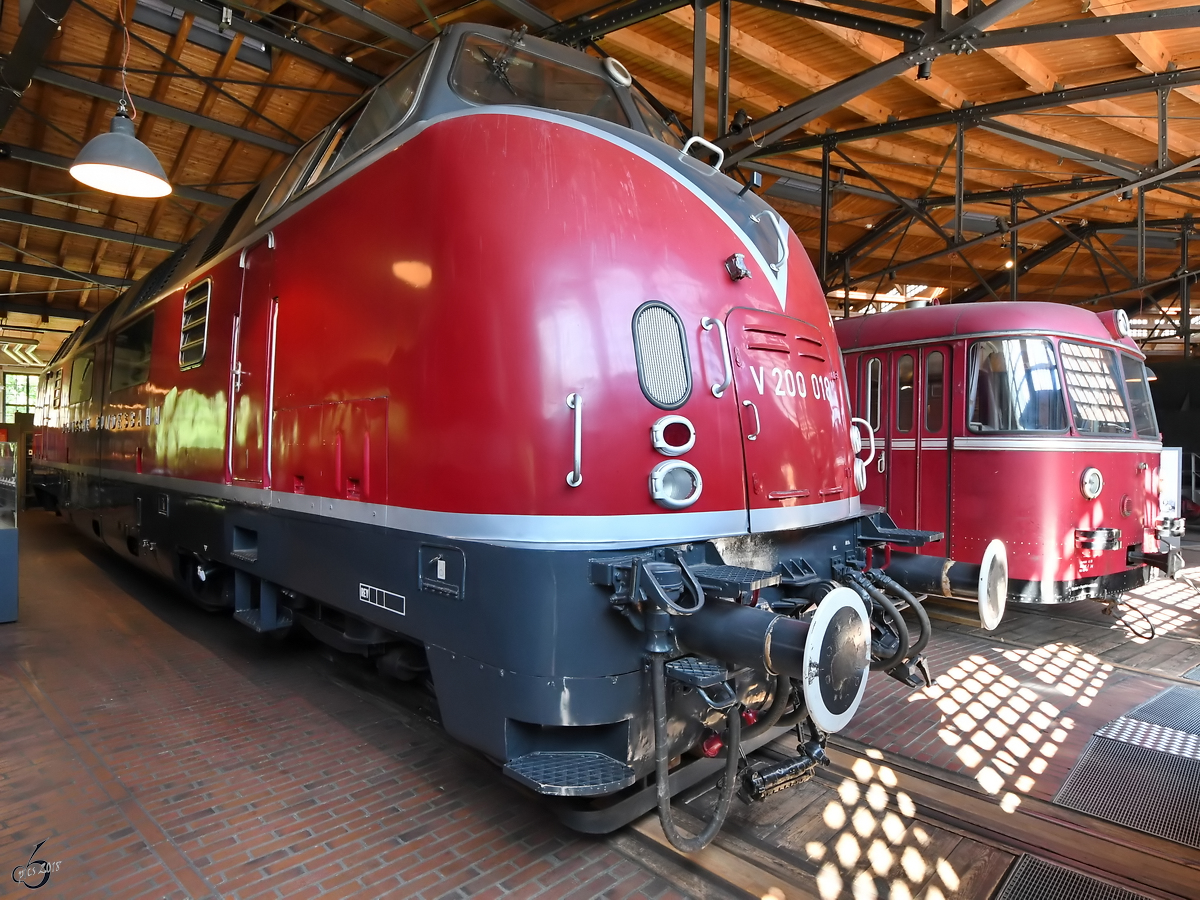 Die Diesellokomotive 220 018-6 Ende April 2018 im Deutschen Technikmuseum Berlin.