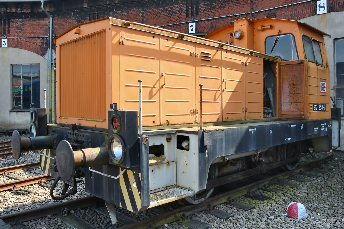 Die Diesellokomotive 312 258-7 Anfang April 2018 im Sächsischen Eisenbahnmuseum Chemnitz-Hilbersdorf.
