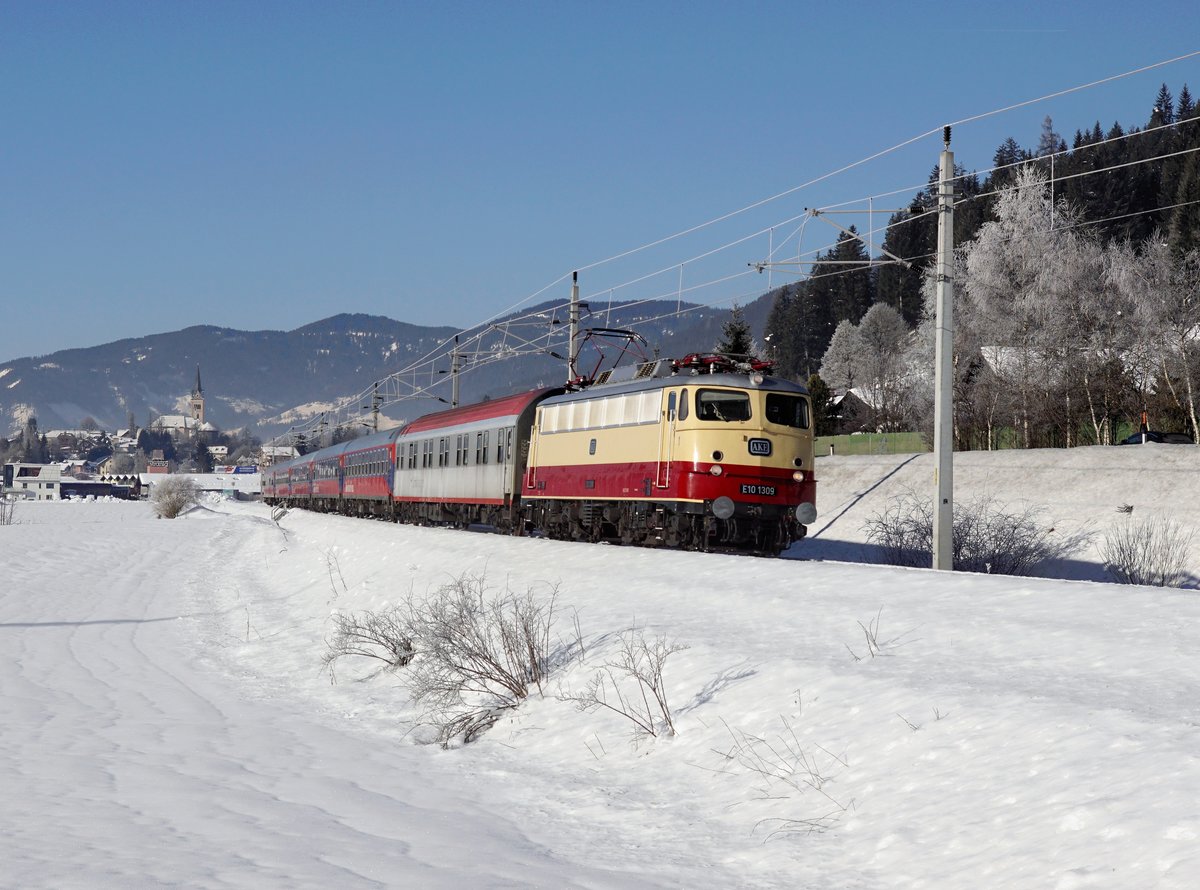 Die E 10 1309 mit einem Turnuszug nach Schladming am 27.01.2018 unterwegs bei Radstadt.