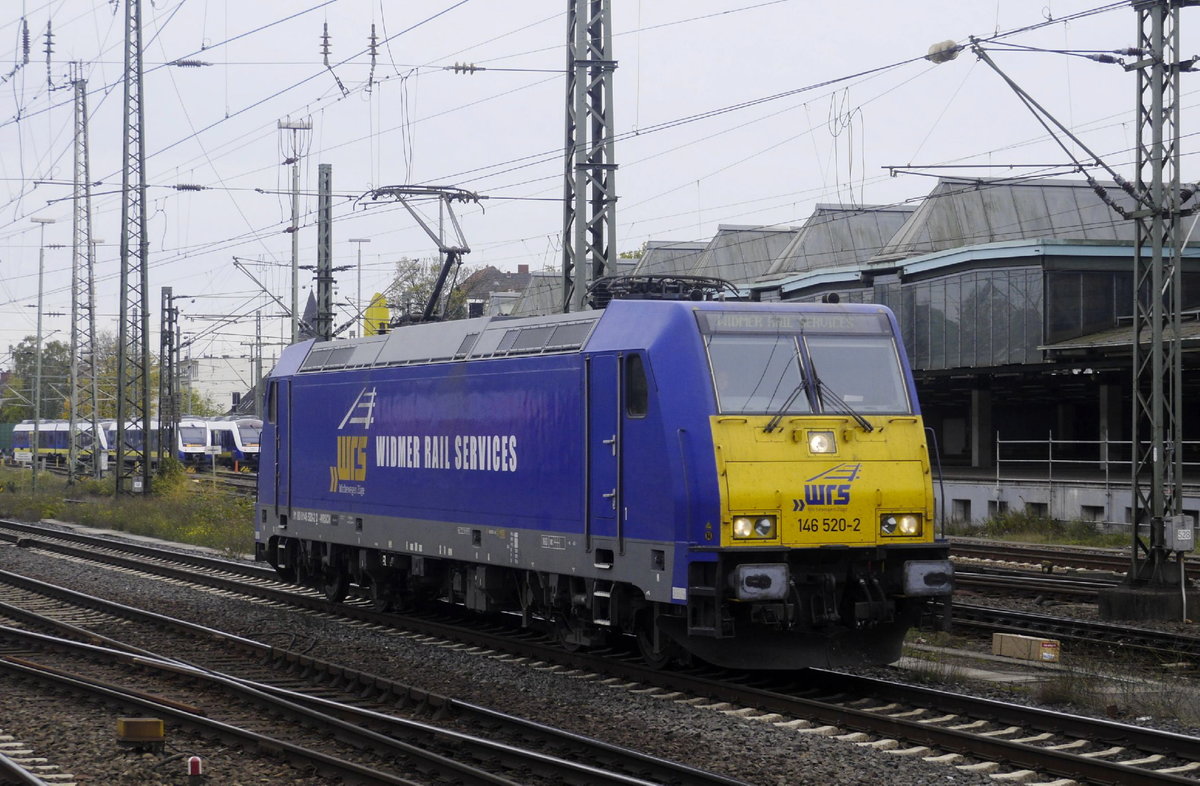 Die ehemalige Connex-Lok 146 520, jetzt für Widmer Rail Services unterwegs (91 80 6 146 520-2 D-WRSCH), in Bremen Hbf am 1.11.18.
