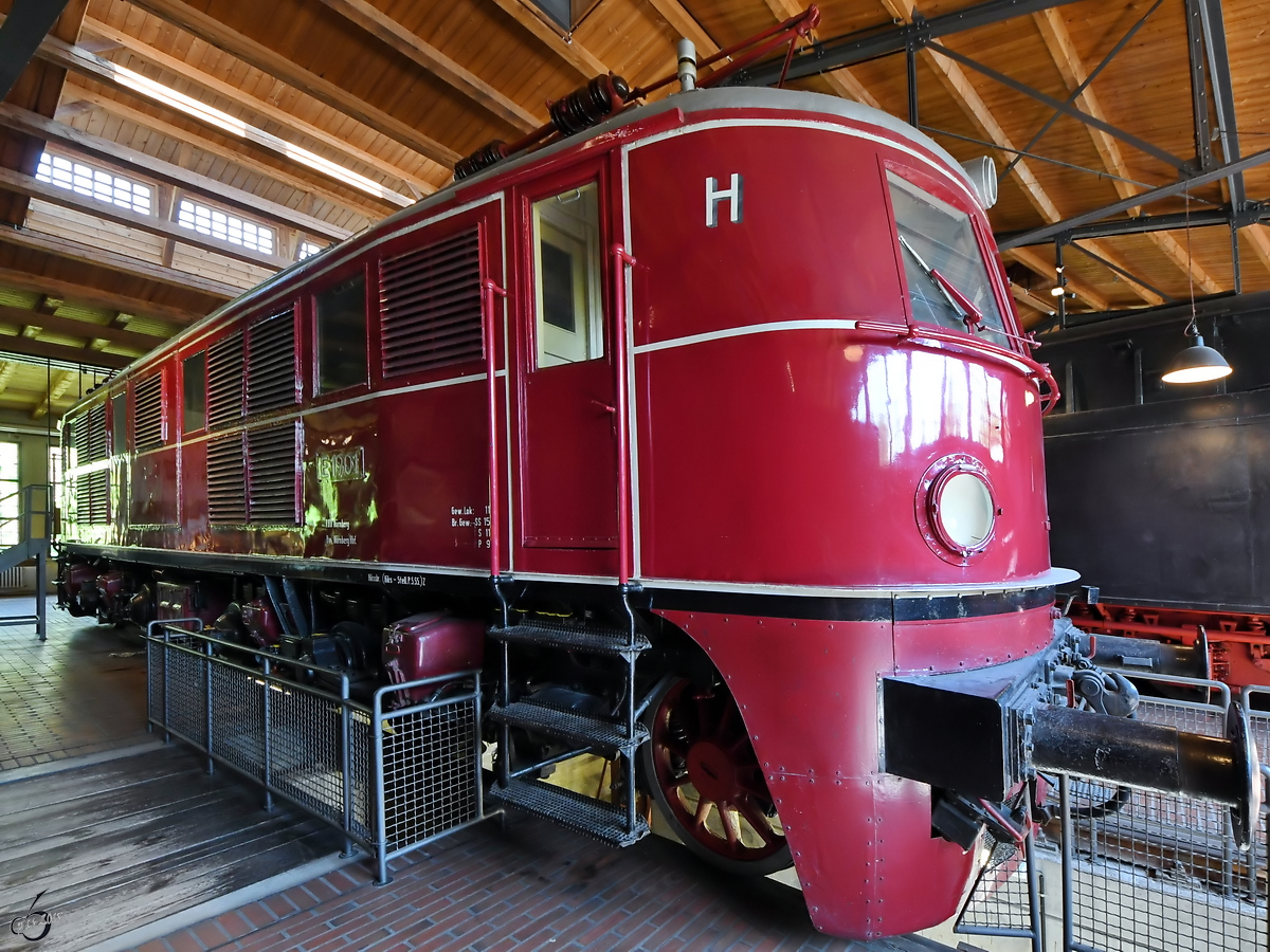 Die elektrische Schnellfahrlokomotive E 19 01 Ende April 2018 im Deutschen Technikmuseum Berlin.