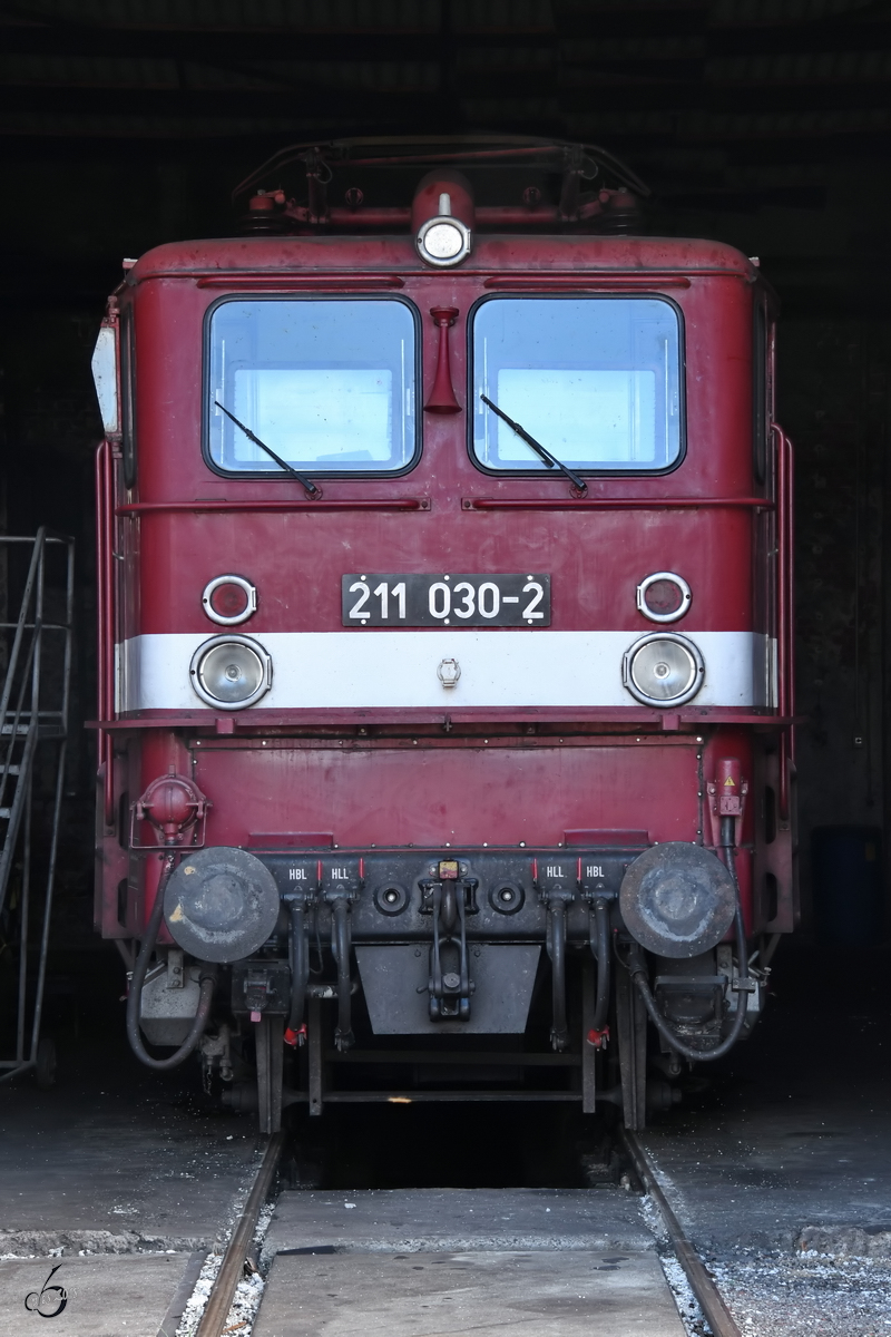 Die Elektrolokomotive 211 030-2 war Mitte August 2018 im Eisenbahnmuseum Arnstadt zu sehen.
