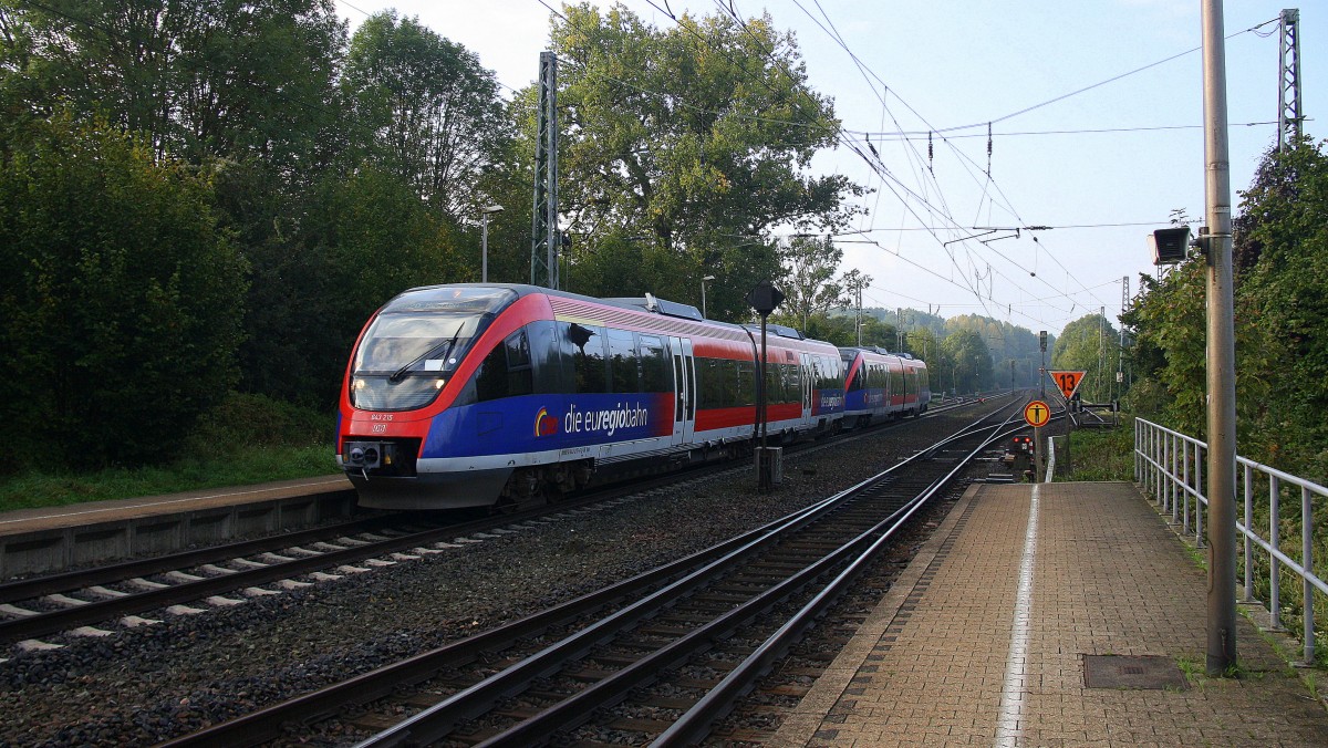 Die Euregiobahn (RB20) kommt aus Richtung Aachen-West,Laurensberg,Richterich und fährt durch Kohlscheid und fährt in Richtung Herzogenrath. 
Bei schönem Sonnenschein am Morgen vom 23.9.2014.