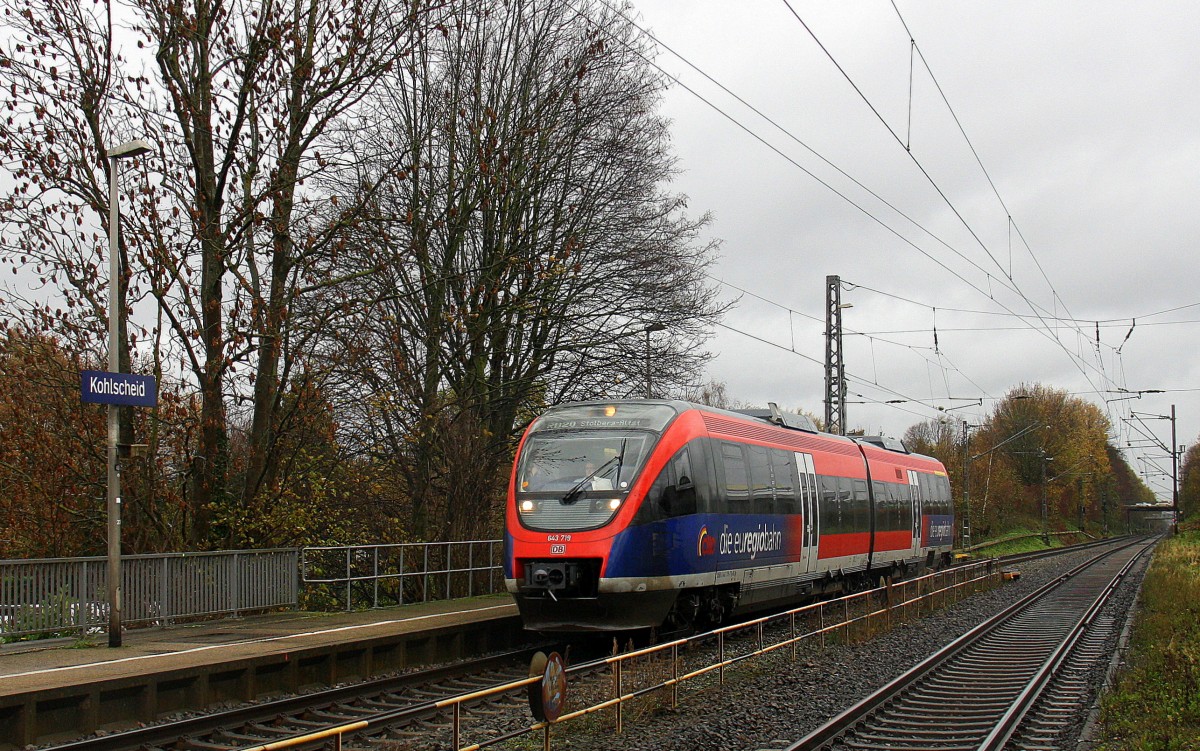 Die Euregiobahn (RB20) kommt aus Eschweiler-Sankt-Jöris nach Stolberg-Altstadt kommt die Kohlscheider-Rampe hoch aus Richtung Herzogenrath und hält in Kohlscheid und fährt in Richtung Richterich,Laurensberg,Aachen-West. Bei Nieselregen am Mittag vom 29.11.2015.