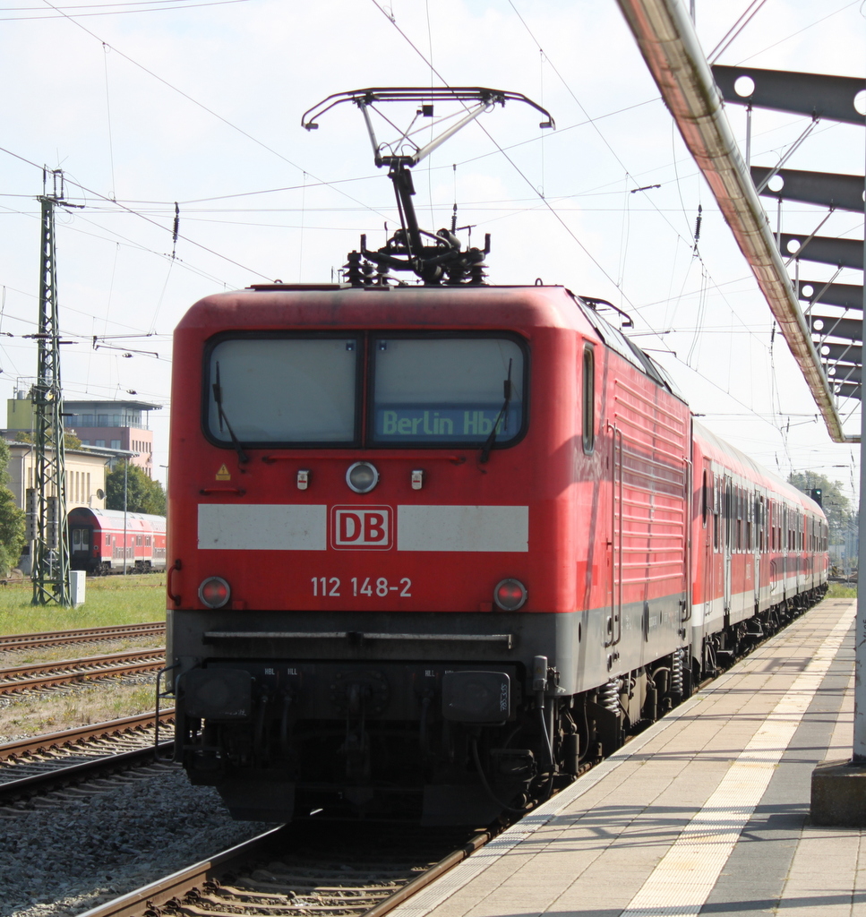 die ex Kieler 112 148-2 mit IRE 18539(Rostock-Berlin)bei der Ausfahrt im Rostocker Hbf.12.09.2014 