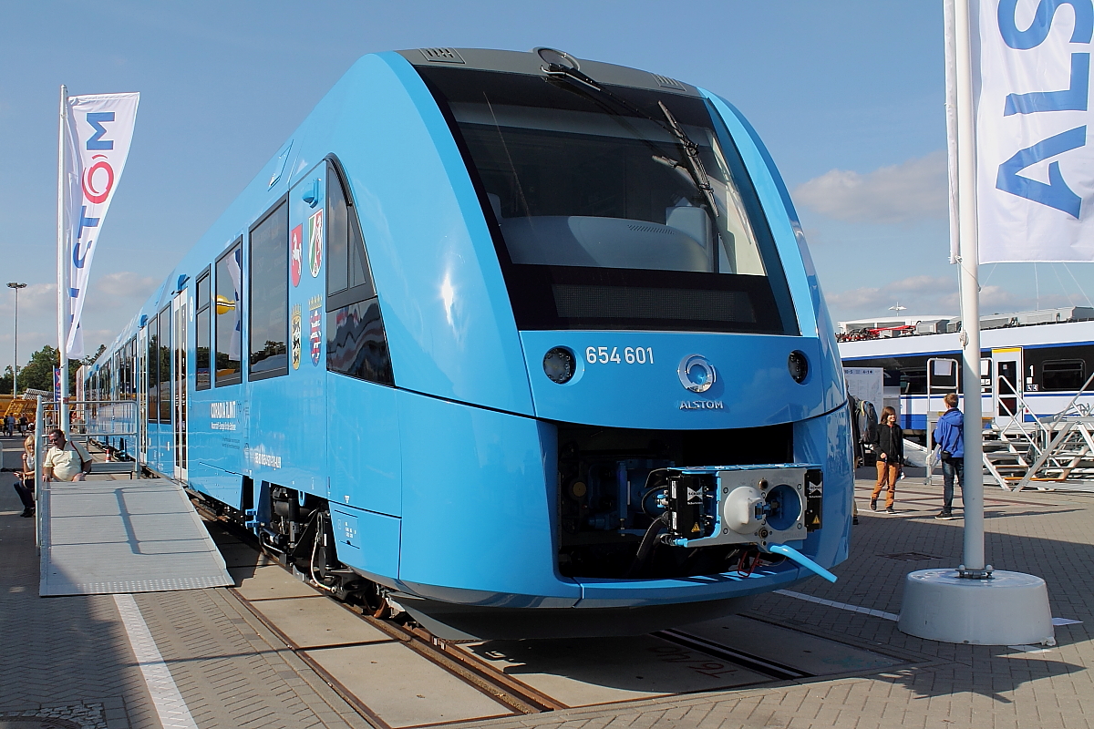 Die Fa. Alstom präsentiert am 24.09.2016 auf der InnoTrans in Berlin den emissionsfreien Triebzug iLint (654 601).
