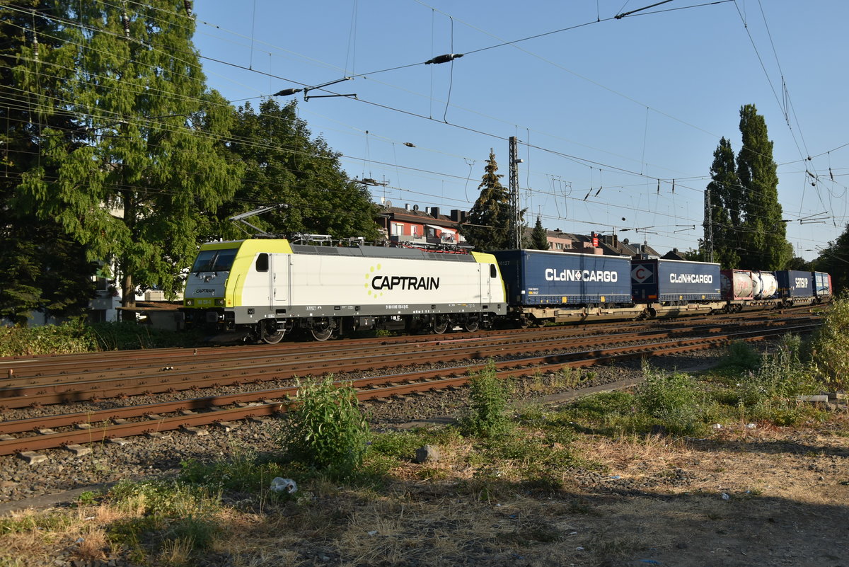 Die für ITL fahrende Captrain 186 156-6 kommt am Montag den 6.8.2018 mit einem Klv gen Venlo durch Rheydt Hbf.
