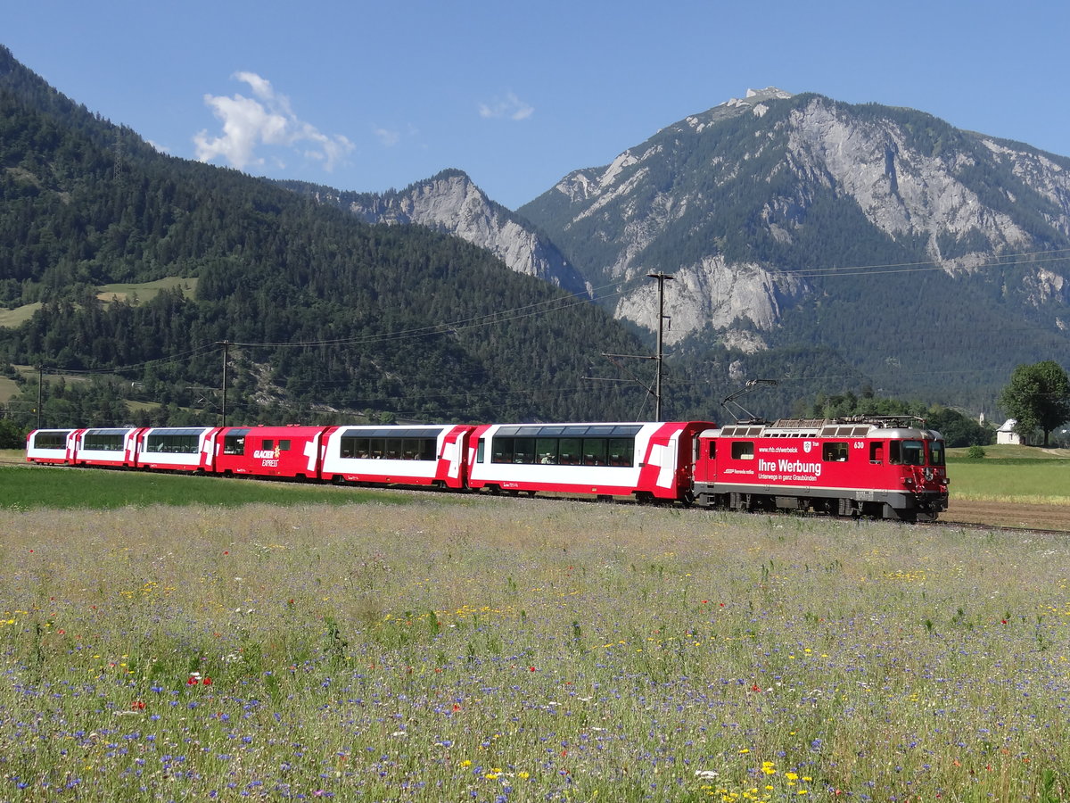 Die Ge 4/4 II 630 mit ein  Glacier-Express  zwischen Reichenau-Tamins und Bonaduz - 20-06-2018
