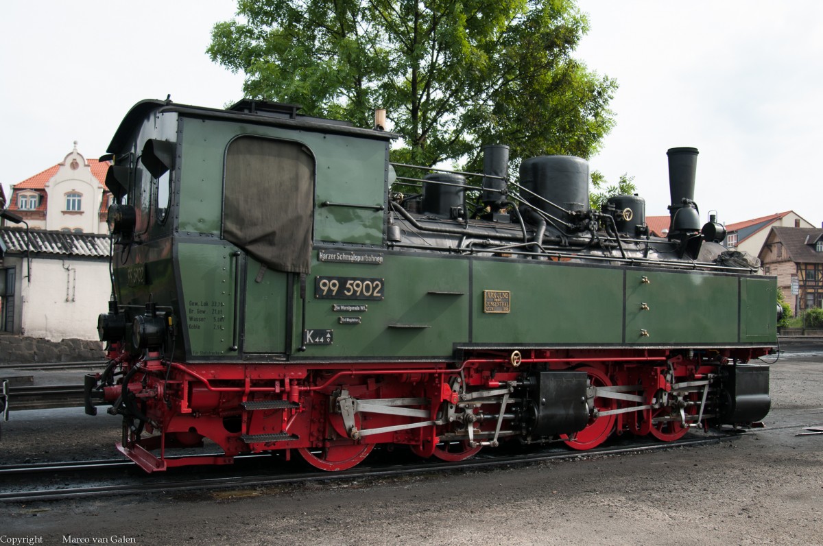 Die grüne Mallet 99 5902 von HSB ist hier abgestellt in Bw von Wernigerode am 22 mai 2014.