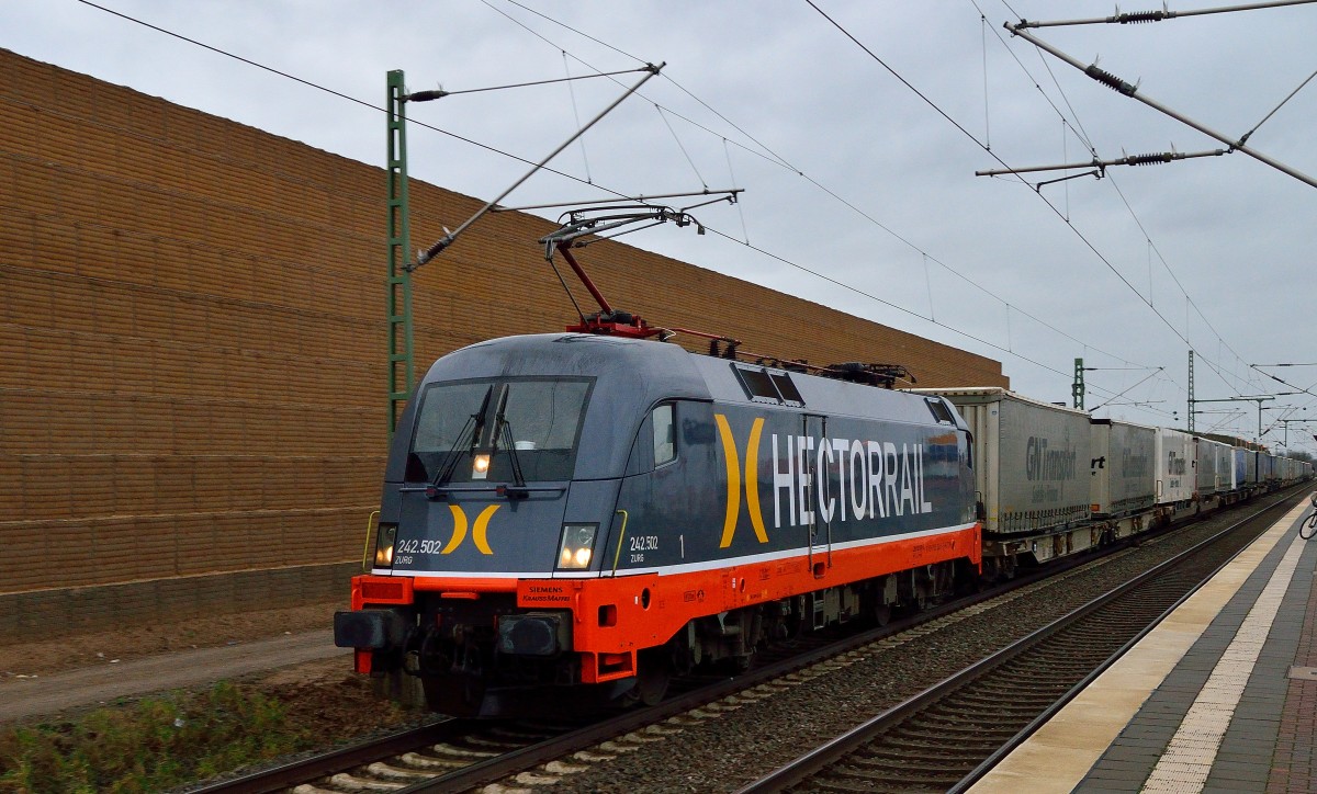 Die Hectorrail 242.502/182 502-5 Zurg ist am Samstagnachmittag den 8.Februar 2014 hier durch Allerheiligen fahrend gen Köln mit einem Klv-Zug am Haken abgelichtet zu sehen. 
