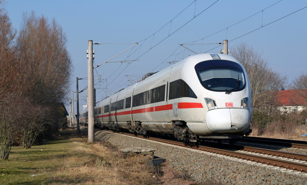 Die ICE der Linie Leipzig - Berlin wurden wegen der Streckensperrung bei Jüterbog am 16.02.17 über Dessau nach Leipzig umgeleitet. Als ICE 1509 rollt dieser Triebzug der BR 411 durch Greppin.