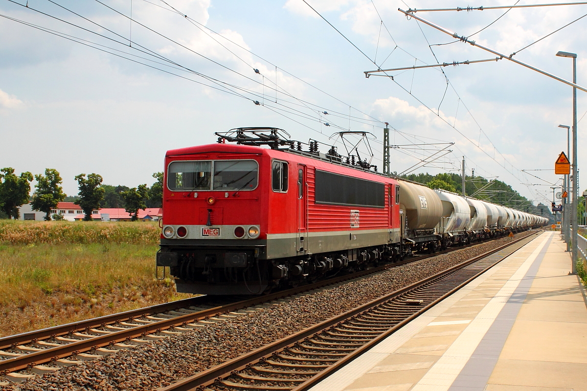 Die Lok 704 der MEG (NVR-Nummer: 91 80 6155 195-1 D-MEG) mit einem Kalkzug am 10.06.2018 in Nassenheide.