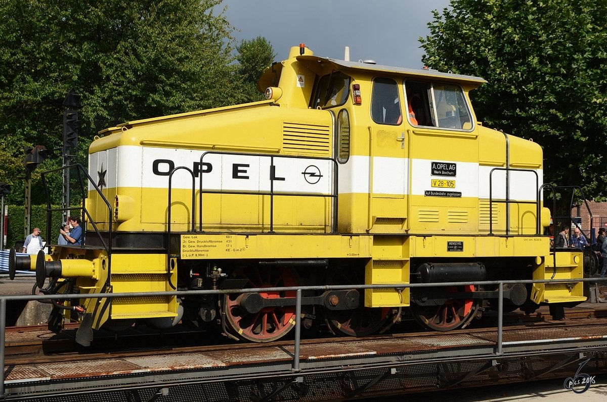 Die Lokomotive Henschel DH500Ca (V28-105) des ehemaligen Bochumer Opelwerkes. (Eisenbahnmuseum Bochum, September 2016)