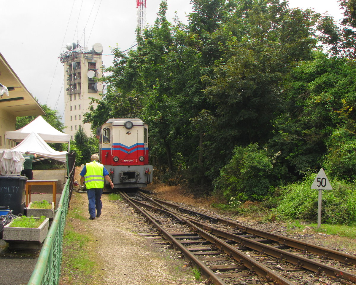 Die Mk45-2004 am 04.06.2016 beim umsetzen in Széchenyi-hegy.