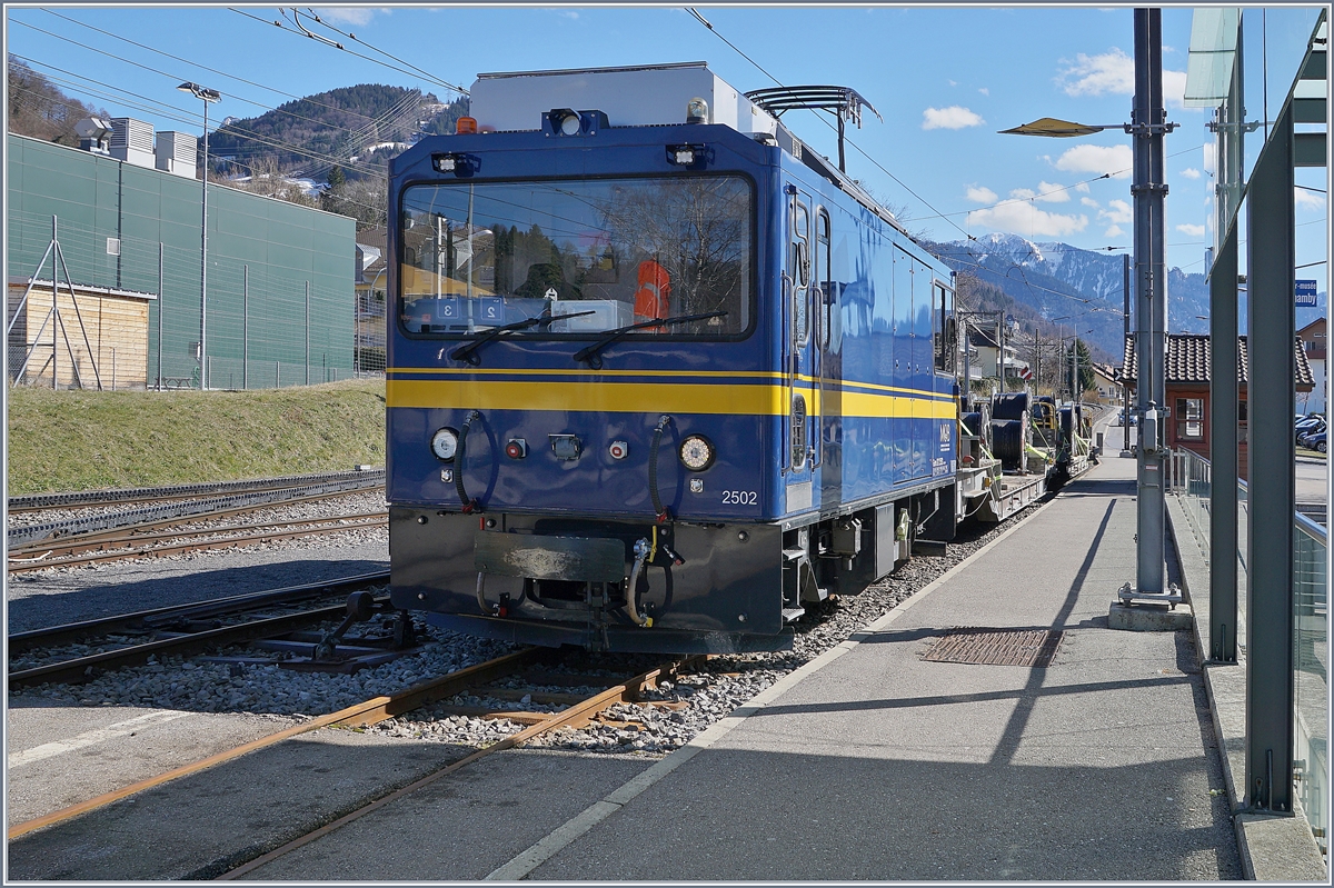 Die MOB Gem 2/2 2502 wartet in Blonay mit ihrem Dienstzug auf ihren nächsten Einsatz.
5. März 2019