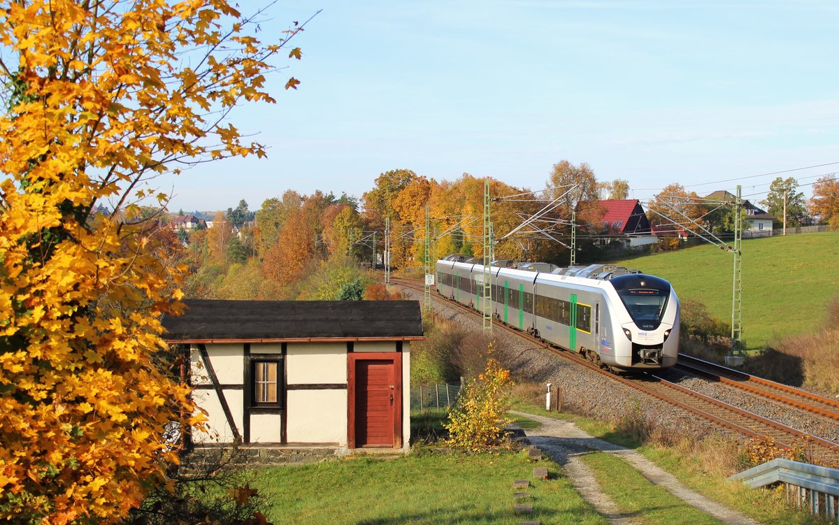 Die MRB mit dem RE 26973 am 01.11.16 zu sehen in Jößnitz/V.