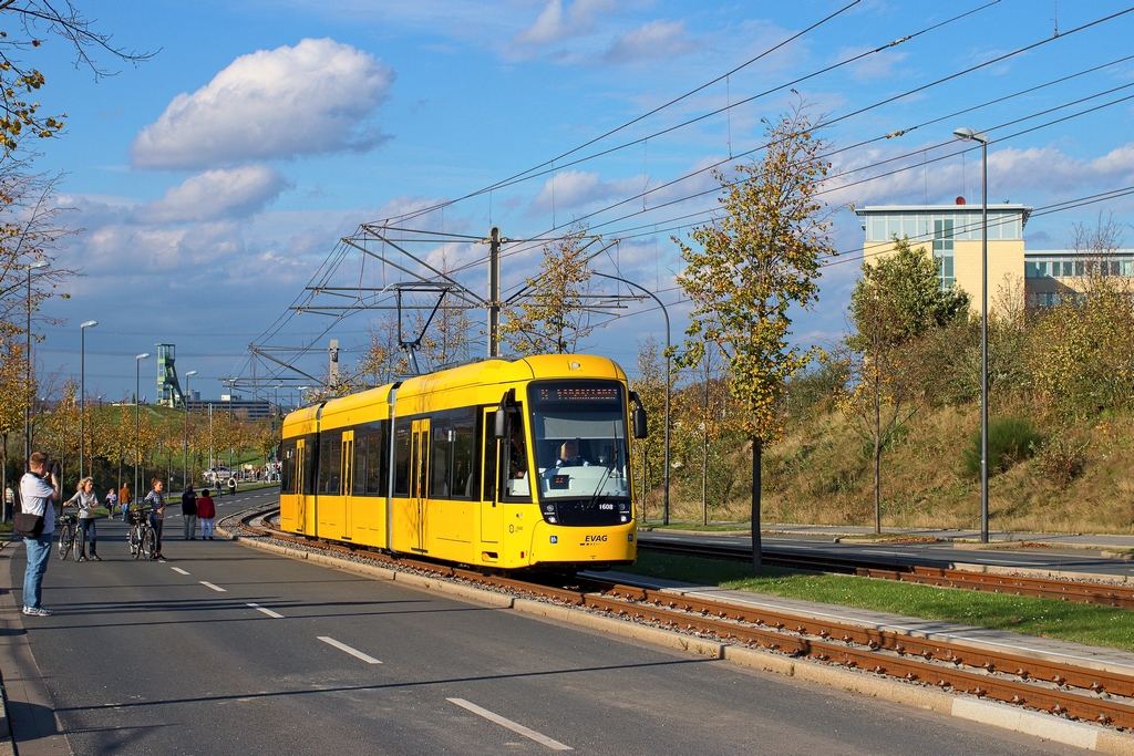 Die neuen NF 2 durften am 19.10.2014 sich den Fahrgästen präsentieren. Der Bertold-Beitz-Boulevard war an dem Tag gesperrt
