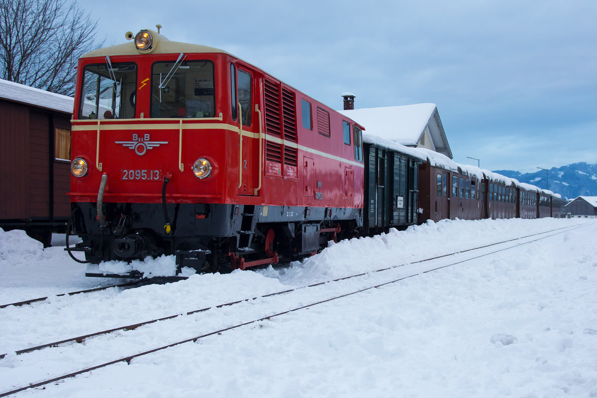 Die Nikolausfahrten der Bregenzerwälderbahn. Bahnhof Bersbuch. 10.12.2017 2095.13