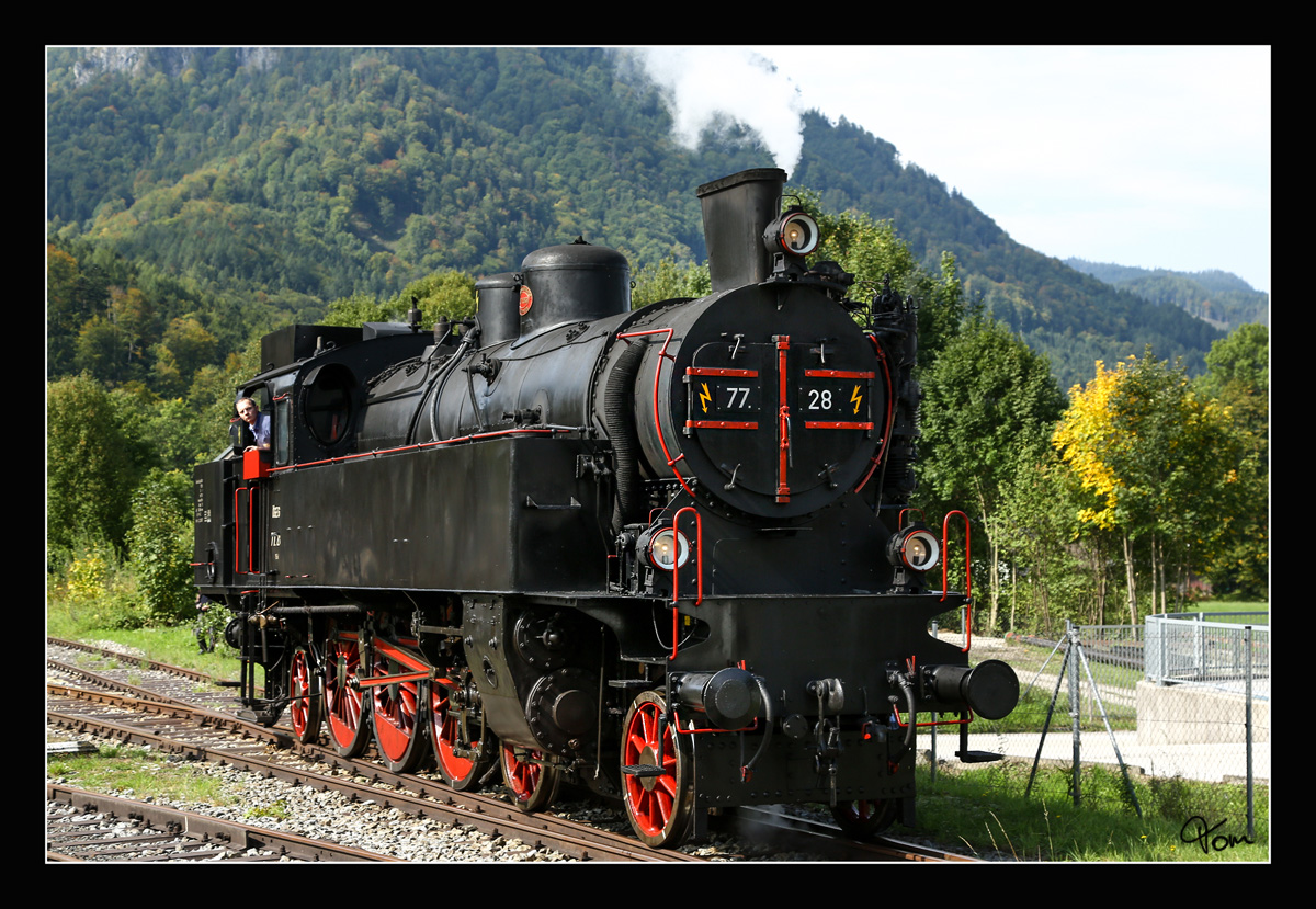 Die ÖGEG Dampflok 77.28 fährt mit dem SR 17187 von Timelkam nach Grünau im Almtal. 
Grünau im Almtal 23.09.2017