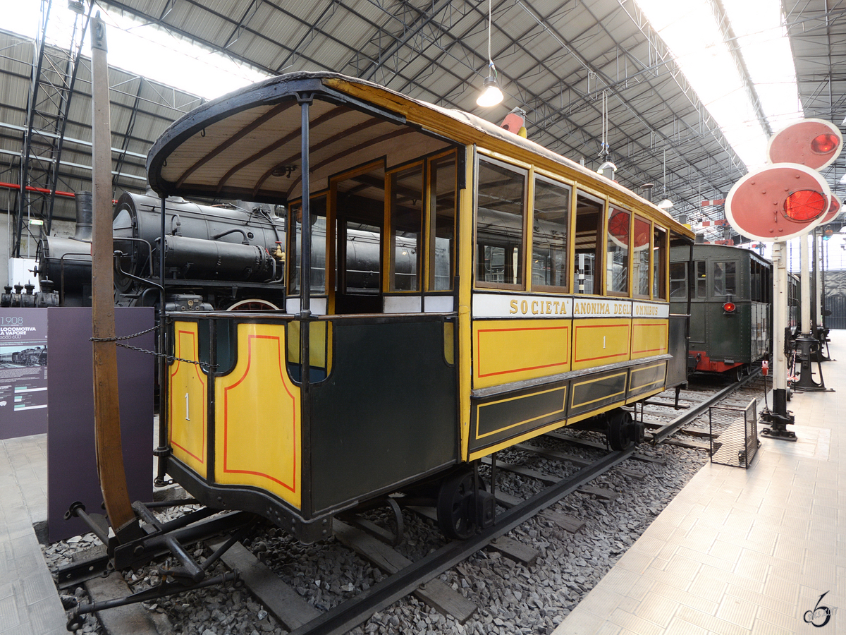 Die Pferdestraßenbahnwagen im Museum für Wissenschaft und Technik in Mailand (April 2015)