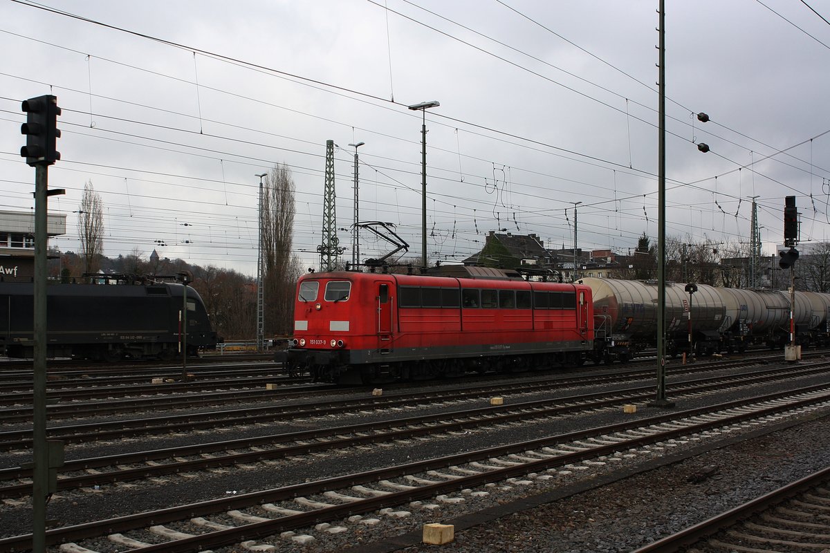 Die Railpool 151 037-9 kommt mit einem Kesselzug aus Belgien oder Deutschland in Aachen-West an.

16.03.2018
Aachen-West