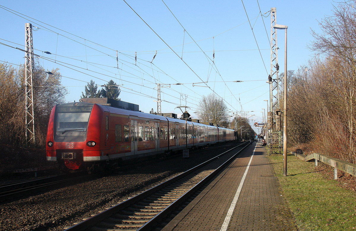 Die Rhein Niers Bahn (RB33) kommt die Kohlscheider-Rampe hoch aus Duisburg-Hbf,Heinsberg-Rheinand nach Aachen-Hbf und hält in Kohlscheid und fährt in Richtung Richterich,Laurensberg,Aachen-West,Aachen-Schanz,Aachen-Hbf. Aufgenommen von Bahnsteig 1 Kohlscheid. 
Bei Sonnenschein am Nachmittag vom 16.2.2017.