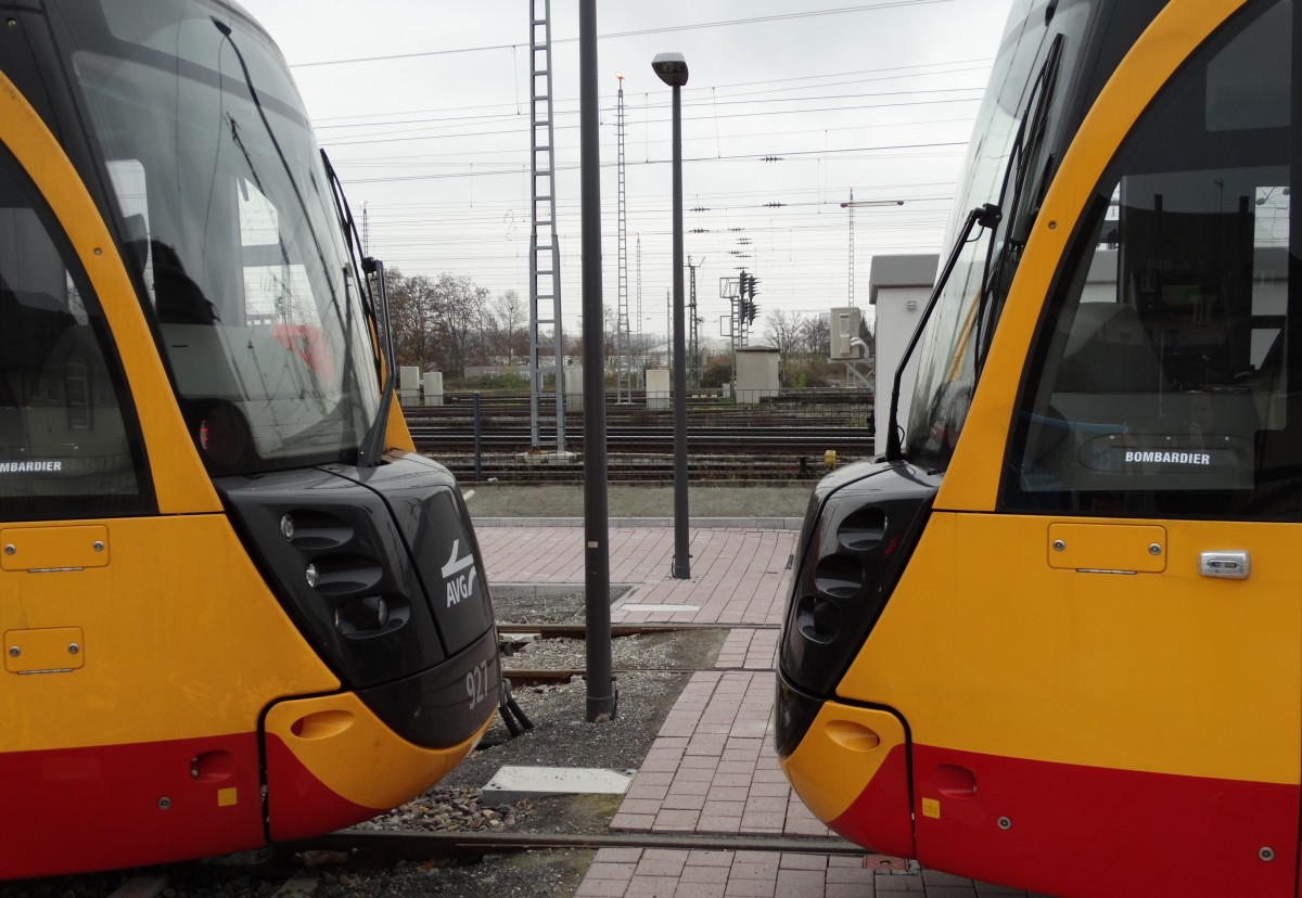 Die Schnauzen von AVG Bombardier Flexity Swift (Wagen 948) und (Wagen 927) am 04.12.14 in Heilbronn 