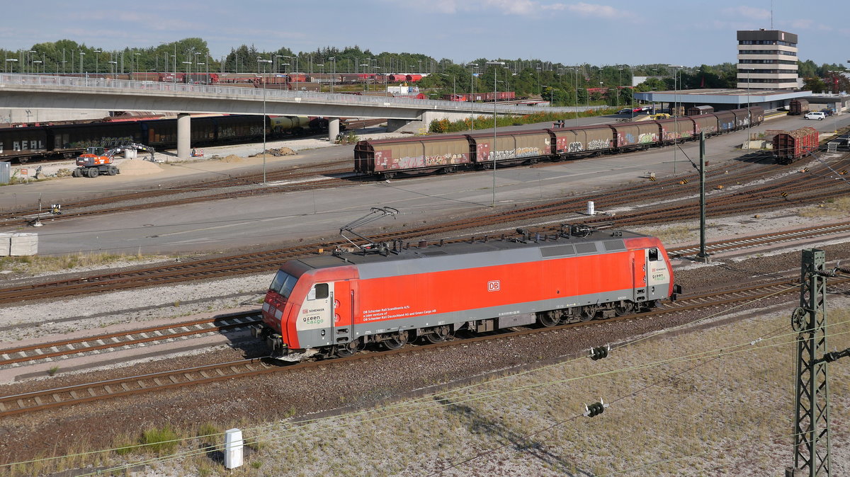 Die sechsachsige E-Lok Litra EG 3108 (91 86 0103108-4 DK-RSC) (Siemens ES64F) von DB Schenker Rail Scandinavia A/S: green cargo begibt sich nach getaner Arbeit in die Abstellgruppe des Rbf Maschen; aufgenommen am 09.09.2016 von der DECATUR-Brücke (als man diese noch betreten durfte)
