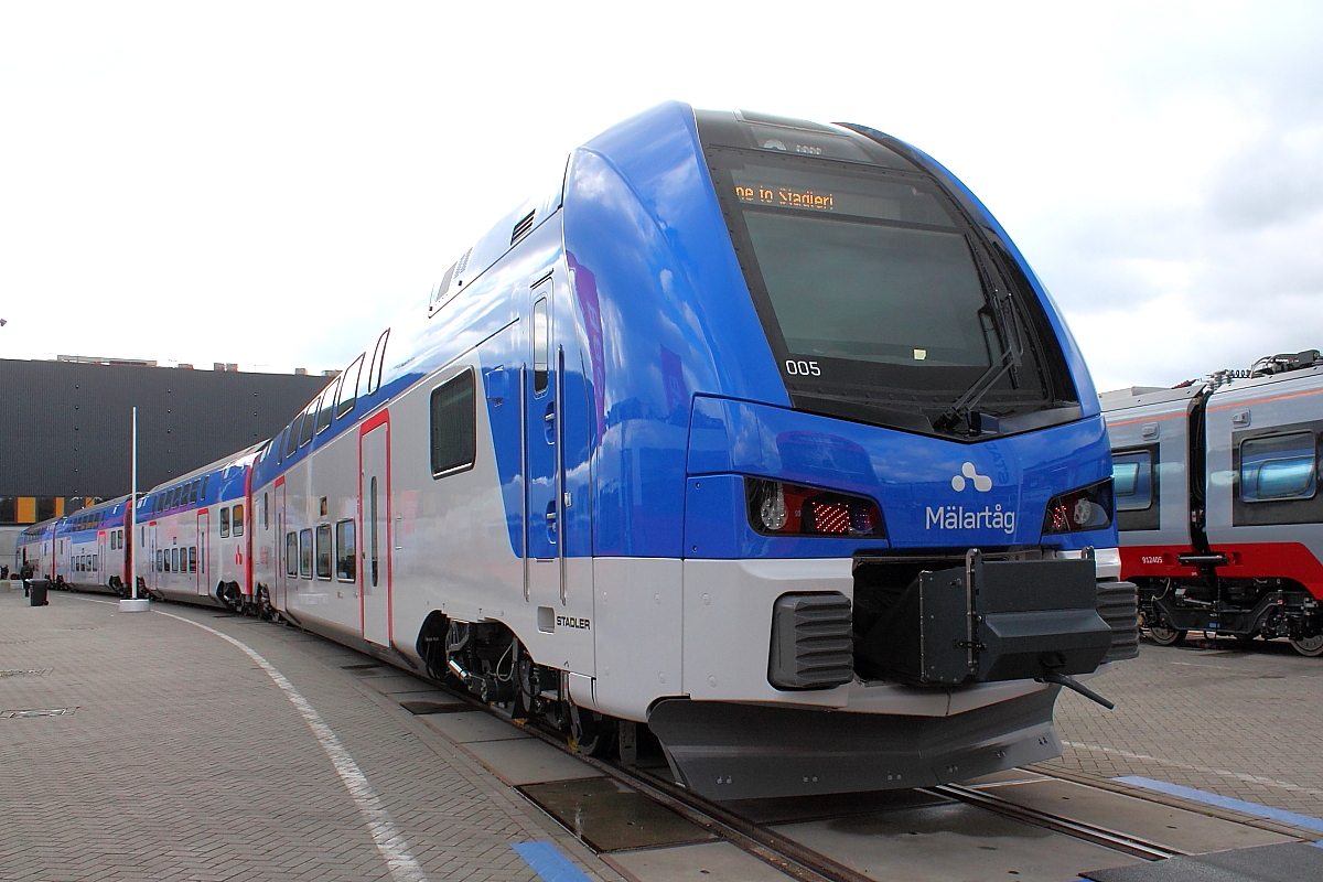 Die Stadler Rail AG präsentiert auf der InnoTrans in Berlin am 22.09.2018 den 200 km/h schnellen elektrischen, winter- und elchfesten Dosto-Triebzug.