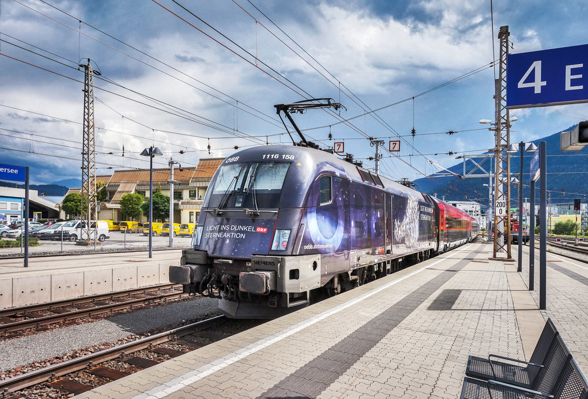Die  Sternelok  1116 158-7 fährt am Zugschluss des railjet 596 (Flughafen Wien (VIE) - Salzburg Hbf - Klagenfurt Hbf) aus Spittal-Millstättersee aus.
Aufgenommen am 16.8.2017.