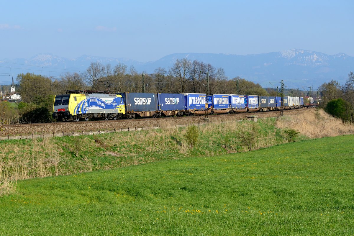 Die Tauernsperre sorge am 20. April 2015 dafür, dass ich den TEC 41850 von Triest nach Krefeld-Ost Hafen im schönsten Abendlicht bei Rann aufnehmen konnte. Zuglok war die farblich passende 189 912 mit ihrer charakteristischen  CREAM - MOVING EUROPE  Seitenwerbung. Diese Leistung verkehrt normalerweise ca. vier Stunden früher.