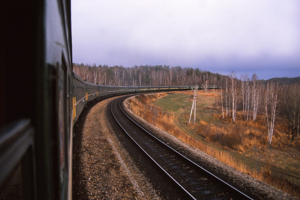 Die Transsibirische Eisenbahn östlich von Novosibirsk. Aufnahme: Juni 1989 (Bild vom Dia).