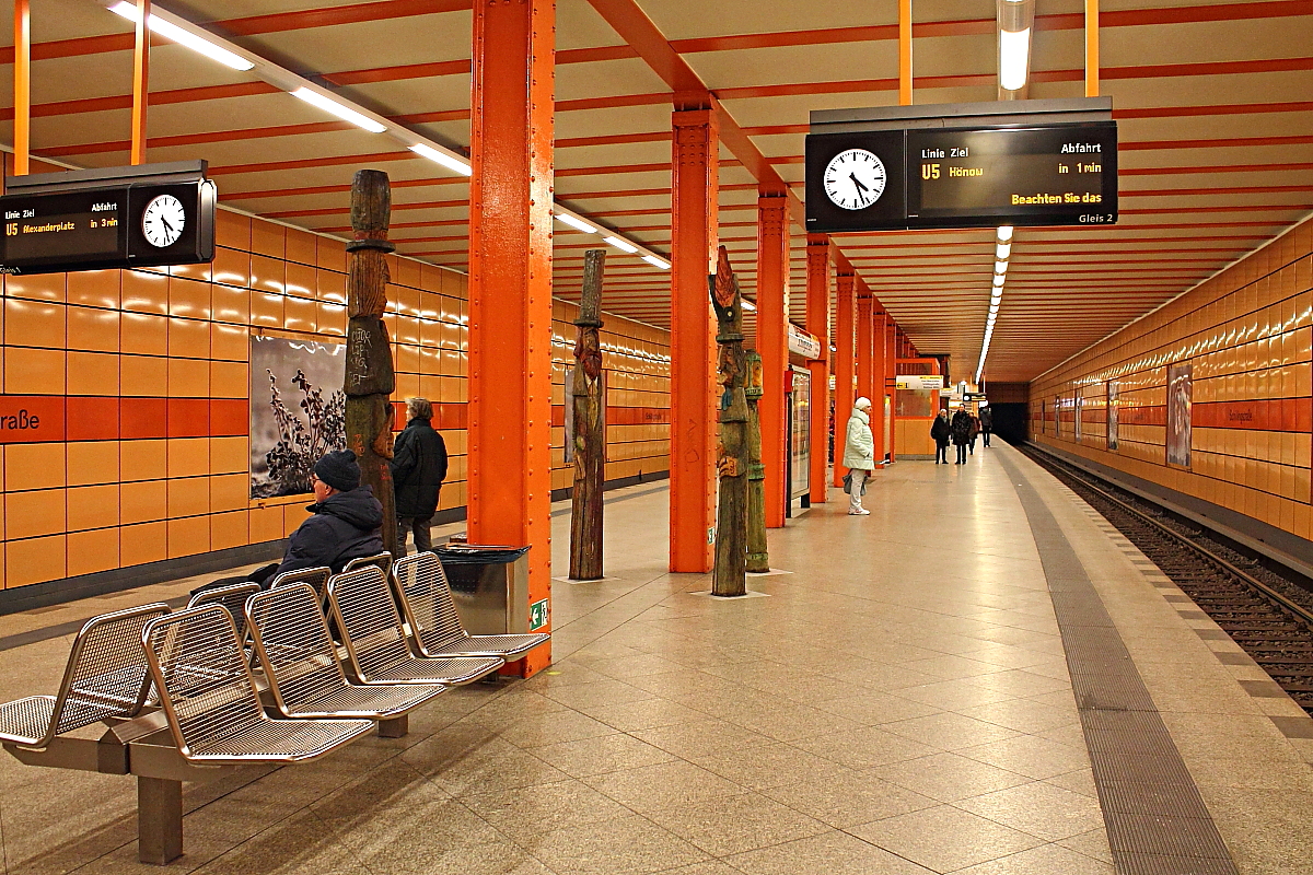 Die UBahnstation Schillingstraße auf der U 5 am 17.02.2016. Im