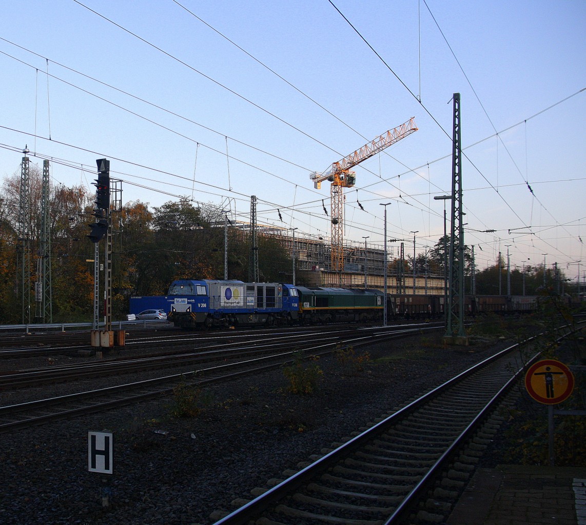 Die V206 und die Class 66 PB17 beide von der Rurtalbahn und kommen mit einem Kurzen Bleizug aus Antwerpen-Lillo(B) nach Stolberg-Hammer und fahren in Aachen-West ein.
Aufgenommen vom Bahnsteig in Aachen-West  bei schönem Novemberwetter am Nachmittag vom 21.11.2014.