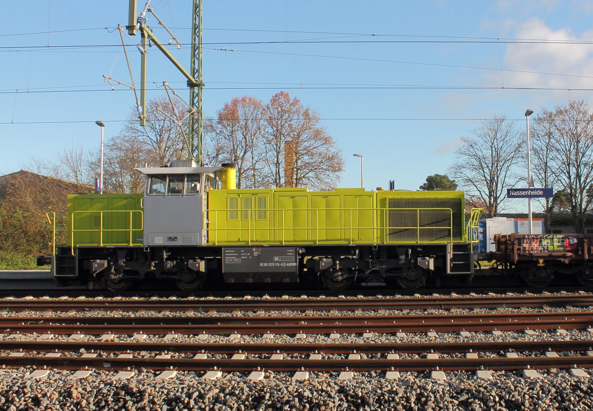 Die Vossloh MaK G 1206 der LOCON AG ( 92 80 1275 119-6 D-LOCON) am 25.11.2013 in Nassenheide.

Die Lok wurde 2001 unter der Fabriknummer 1001138 gebaut.