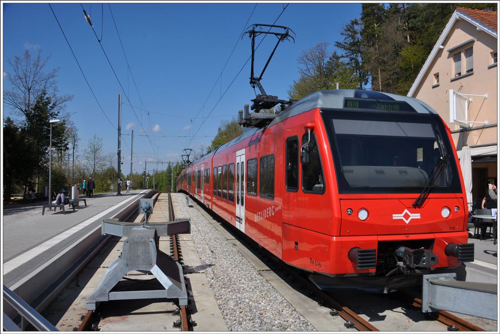 Die zwei neuen Stadler Pendelzüge der Uetlibergbahn Nr 515 und 516 auf dem Uetliberg. (29.04.2016)