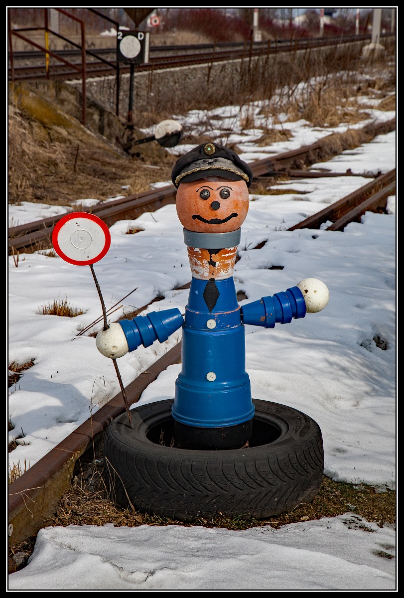 Diese kleine Wicht bewacht eine Anschlussbahn. Gesehen und fotografiert in Kapfenberg am 1.03.2018.