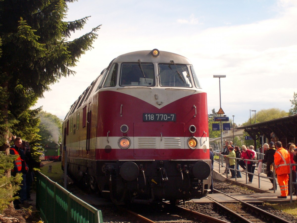 Diesellok 118 770-7 von der ehemaligen Deutschen Reichsbahn , war am 30. 05. 2015 in Putbus / Rügen zu Gast.