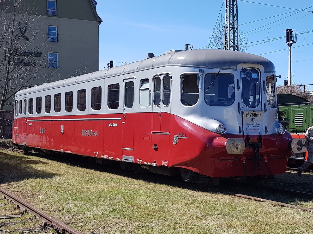 Dieseltriebwagen M260.001 in Dresden-Altstadt am 10.06.2018