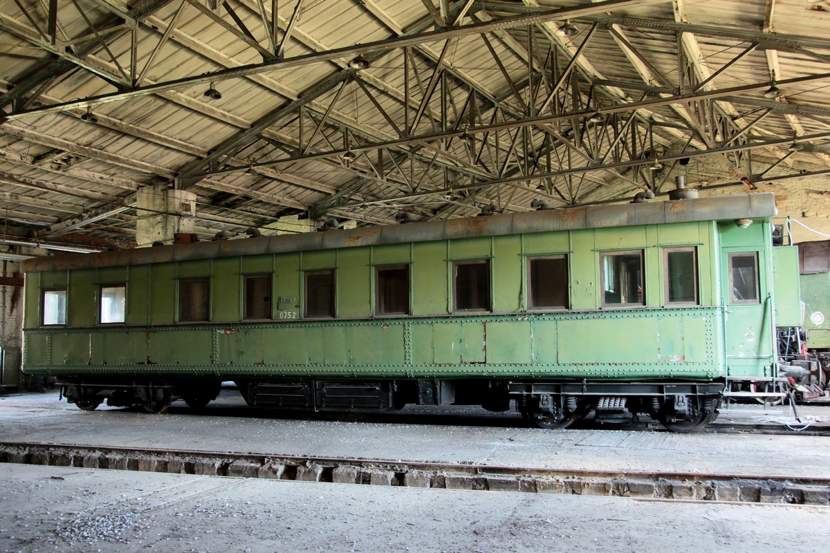 Dieser Wagen mit der Nr. 0752 der Baltischen Eisenbahn wartet ebenfalls im Außenlager Jelgava auf die Aufarbeitung. 13.05.2017 