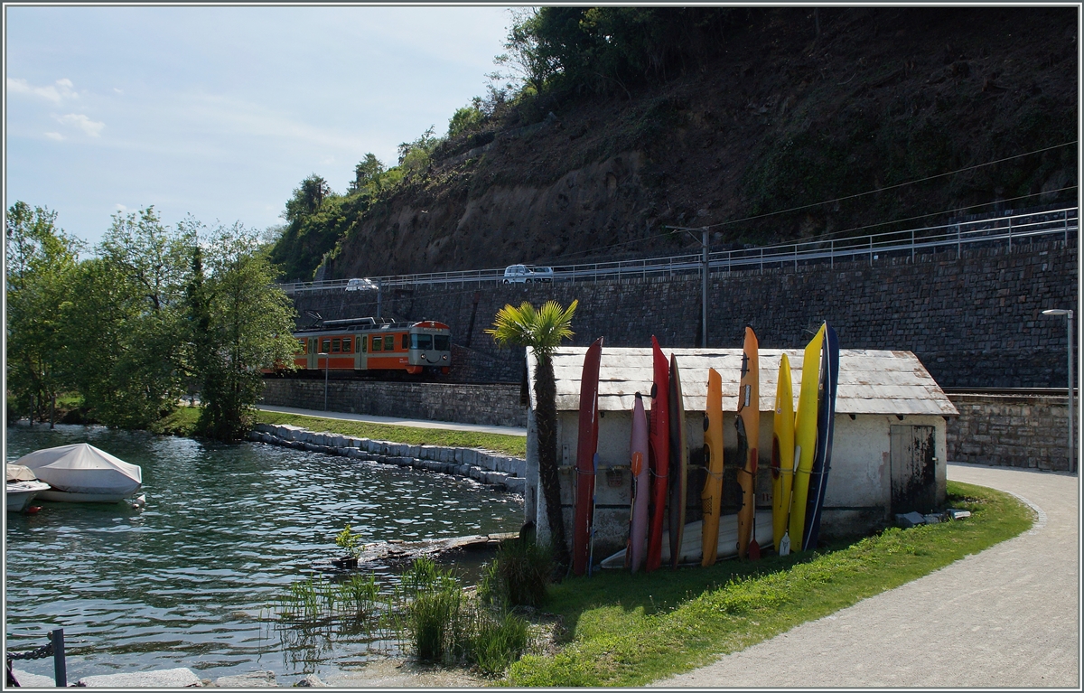 Diskret im Hintergrund, aber sehr zum Nutzen aller verbindet die FLP Lugano mit Ponte Tresa. 
FLP S60 181 bei Agno.
5. Mai 2014
