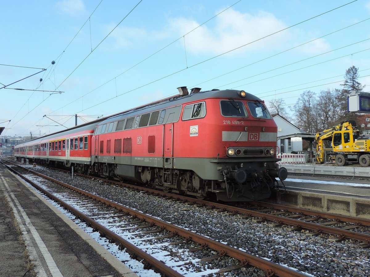 Donaueschingen - 02.12.17 : 218 499 mit einem RE Rottweil - Neustadt-Titisee.