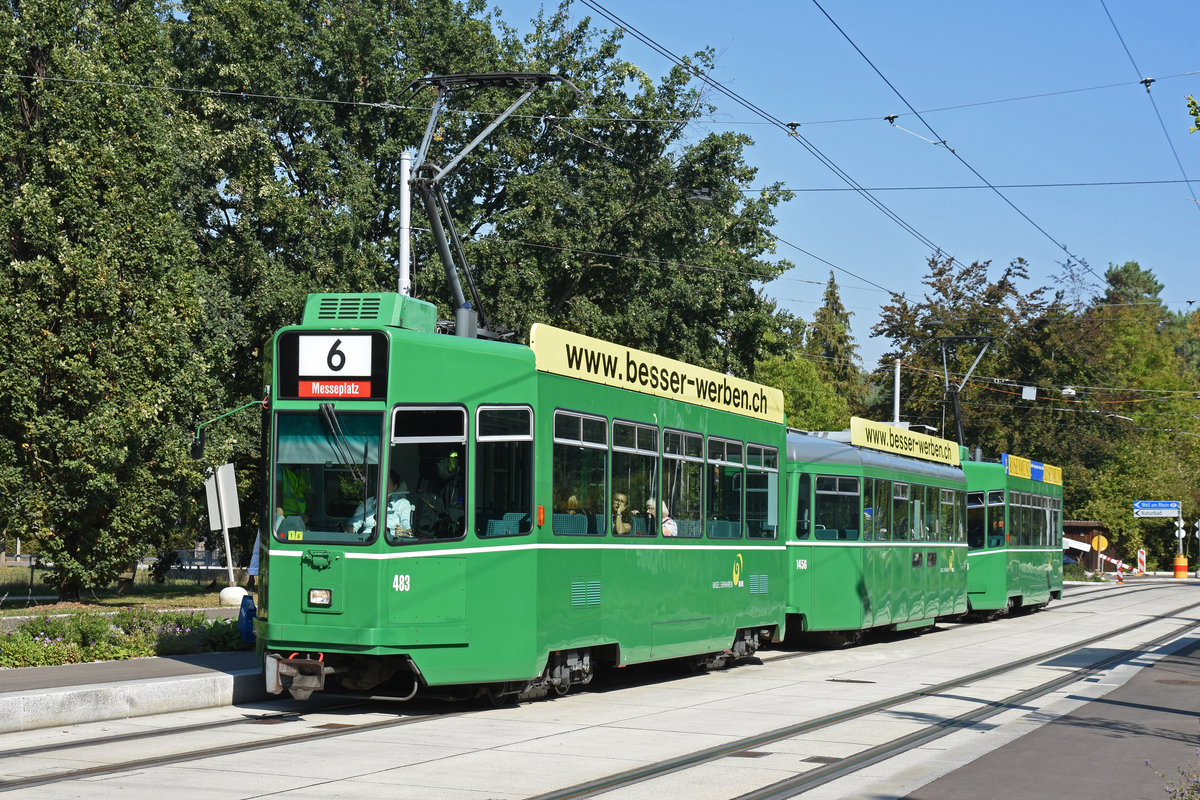 Doppeltraktion, mit dem Be 4/4 483, dem B4S 1456 und dem Be 4/4 486, auf der Linie 6, bedient die Haltestelle Weistrasse. Die Aufnahme stammt vom 20.09.2018.