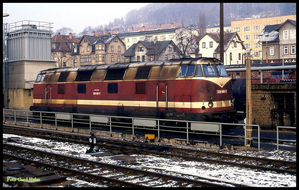DR 228801 am 25.1.1992 im Bahnhof Meiningen.