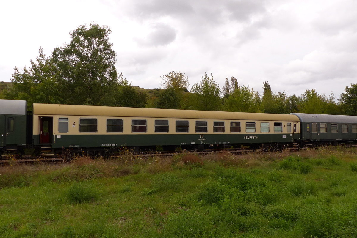 DR 51 50 85-45 009-3 (D-EMBB 75 80 88-53 008-7) in einem Sonderzug aus Leipzig, am 09.09.2017 während der Abstellung in Karsdorf.