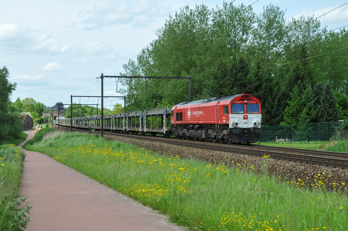 Drei Autozüge innerhalb einer Stunde. Anschliessend kam die rote PB03 'Mireille' von Crossrail, allerdings leer, ebenfalls in Richtung Deutschland. Aufnahme vom 21/05/2016 in Hoeselt.