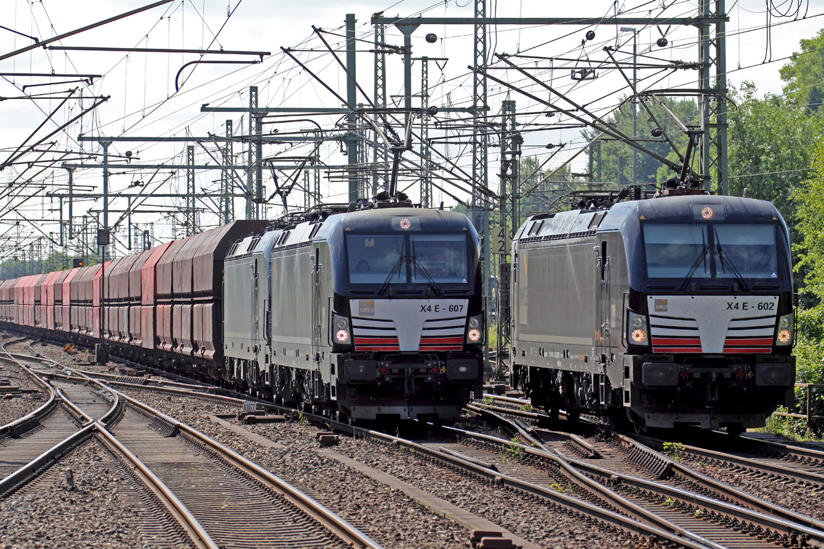 drei mal MRCE Vectron X4E-607 mit X4E-608 und X4E-602 in Hamburg-Harburg 14.6.2017