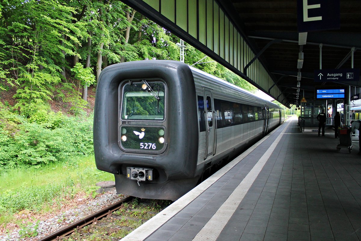 DSB IC3 5276  Thomas Mann  am 27.05.2015 als IC 5728 (Flensburg Hbf - Koepenhavn H) im Startbahnhof und wartet auf die Abfahrt.