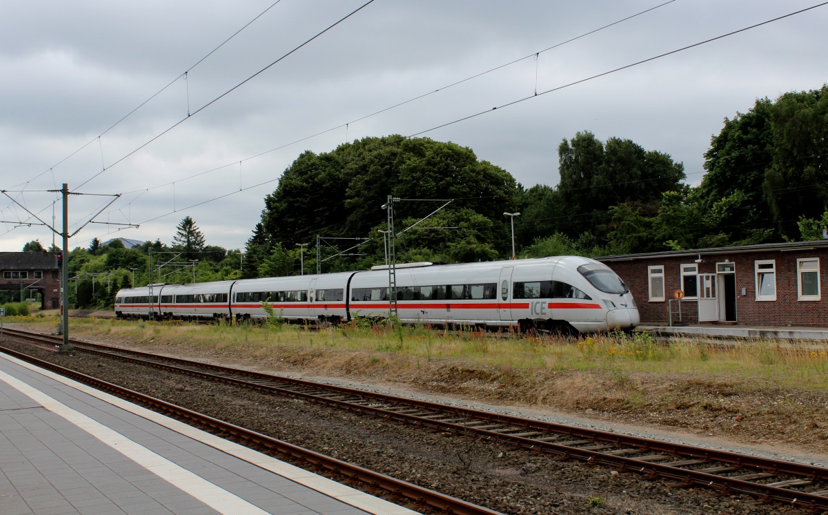 DSB ICE-TD (BR 605) Bahnhof Flensburg am 15. Juli 2013. - Der Zuf fährt in Richtung Aarhus. 