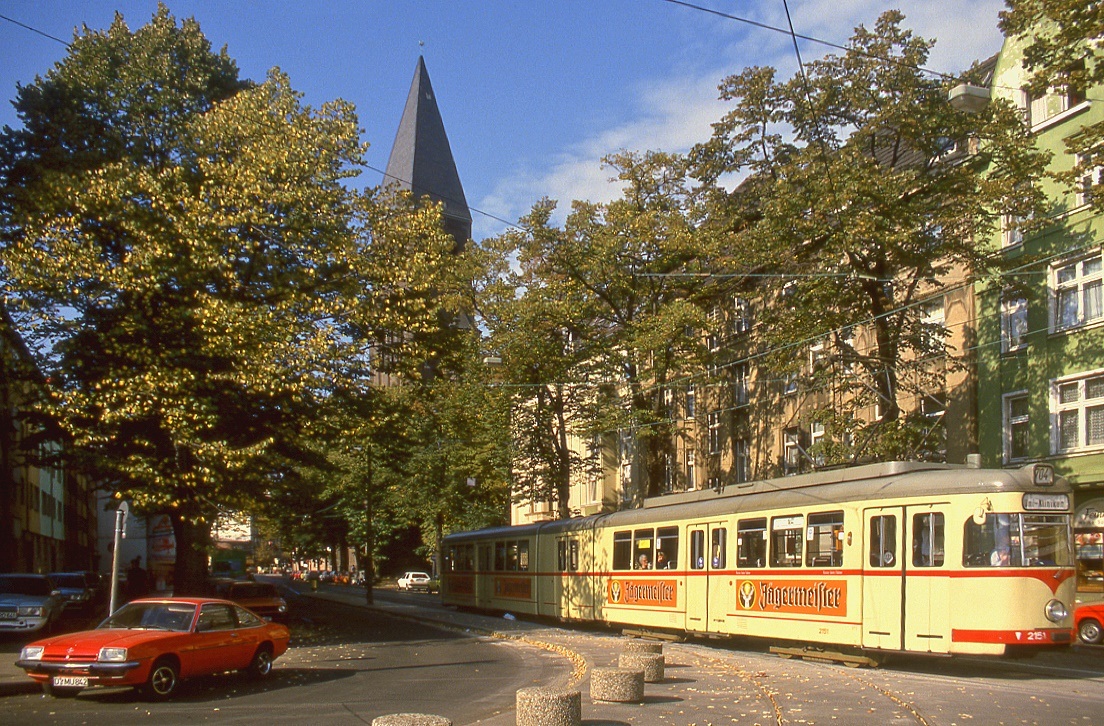Düsseldorf 2151 in der Witzelstraße, 04.10.1986.